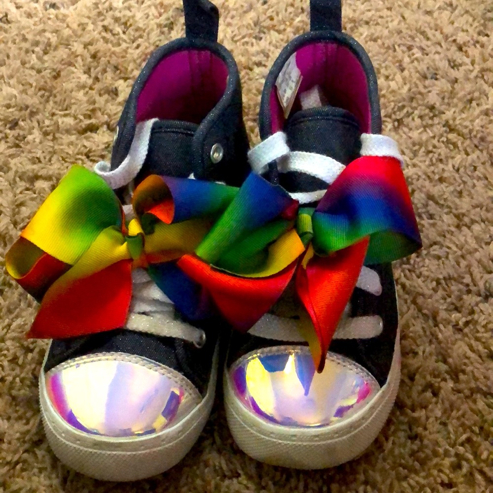 Girls high tops w/bow!